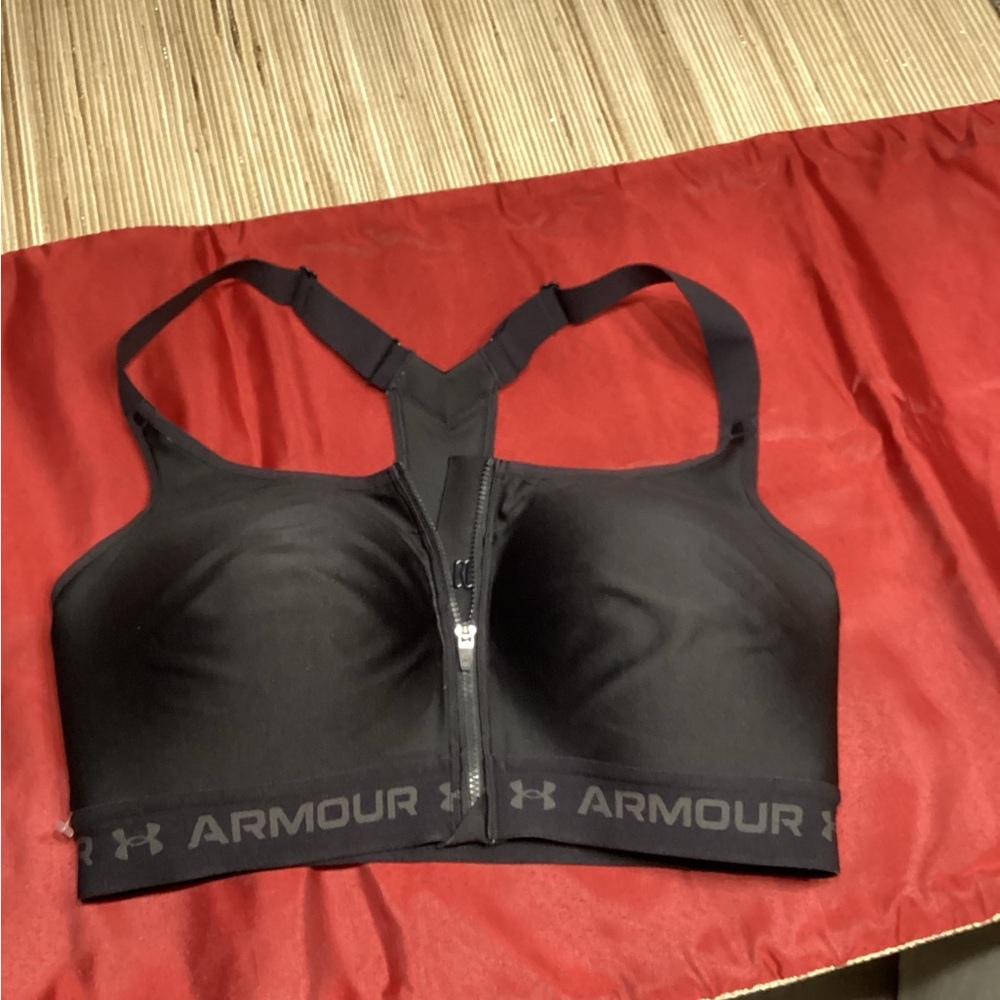 Under Armour Front-Zip Sports Bra - Black